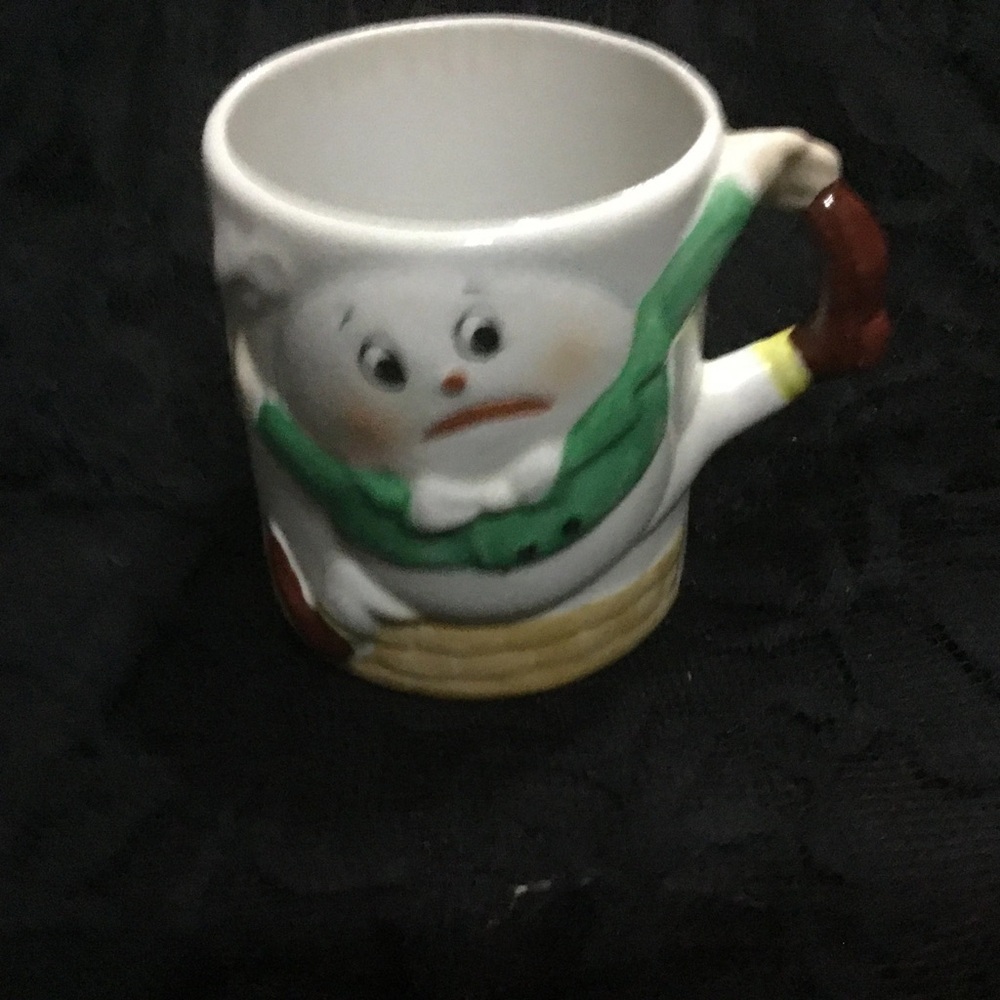 Vintage JSNY Taiwan Embossed Humpty Dumpty Ceramic Coffee Mug 10oz